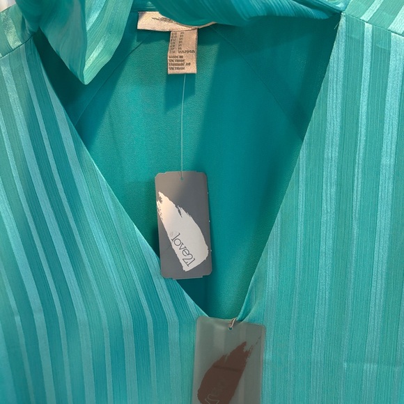 NWT Forever 21 Aqua Striped Sleeveless Blouse - Picture 3 of 6